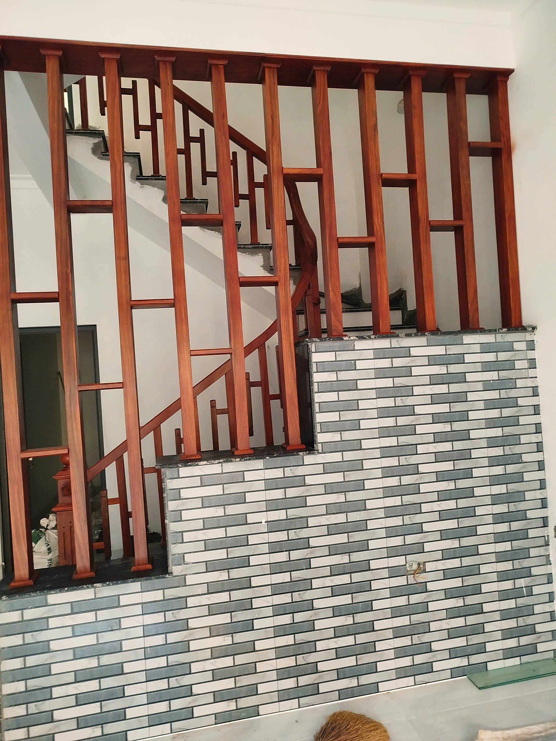 Lan can thanh đứng — Ốp tường gạch
